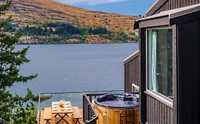 Queenstown Lakefront Dream 4 Bed