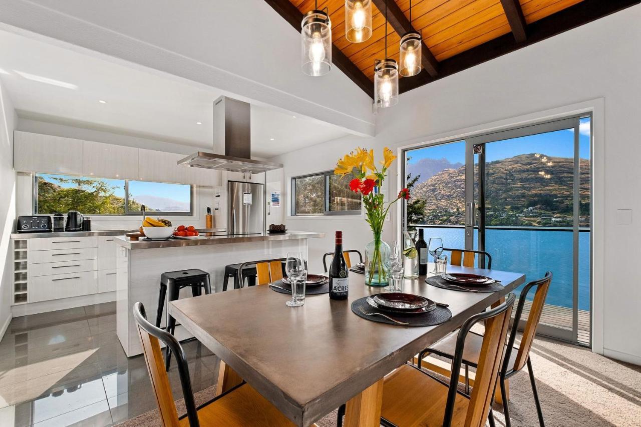 Queenstown Lakefront Dream 4 Bed Exterior photo