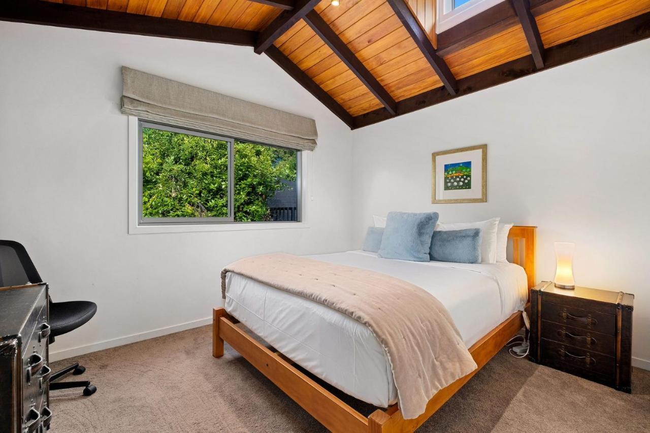 Queenstown Lakefront Dream 4 Bed Exterior photo