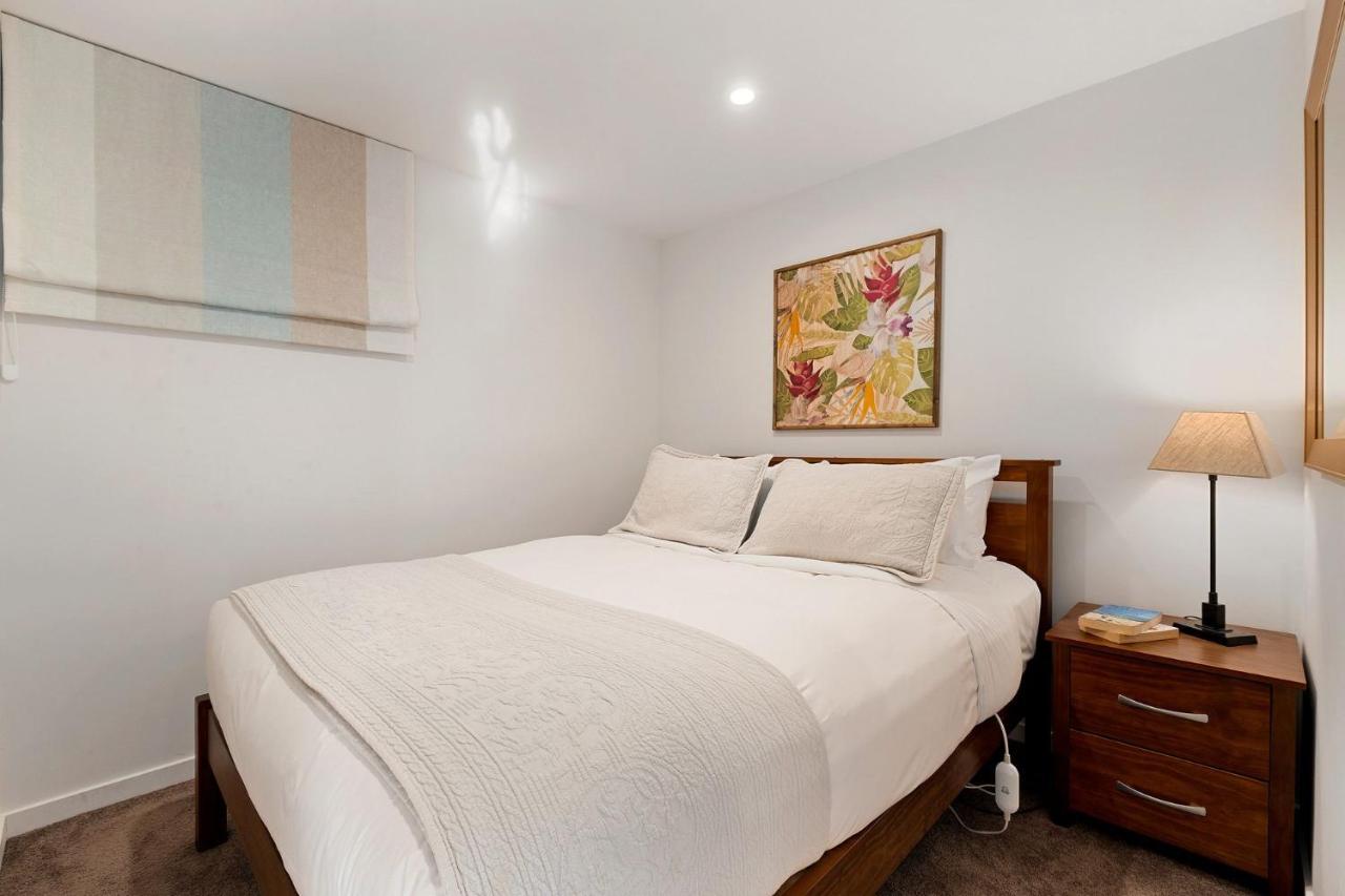 Queenstown Lakefront Dream 4 Bed Exterior photo