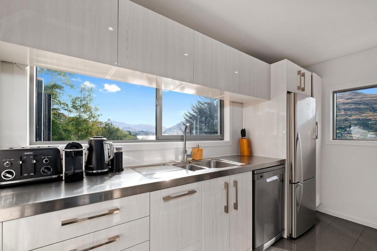 Queenstown Lakefront Dream 4 Bed Exterior photo